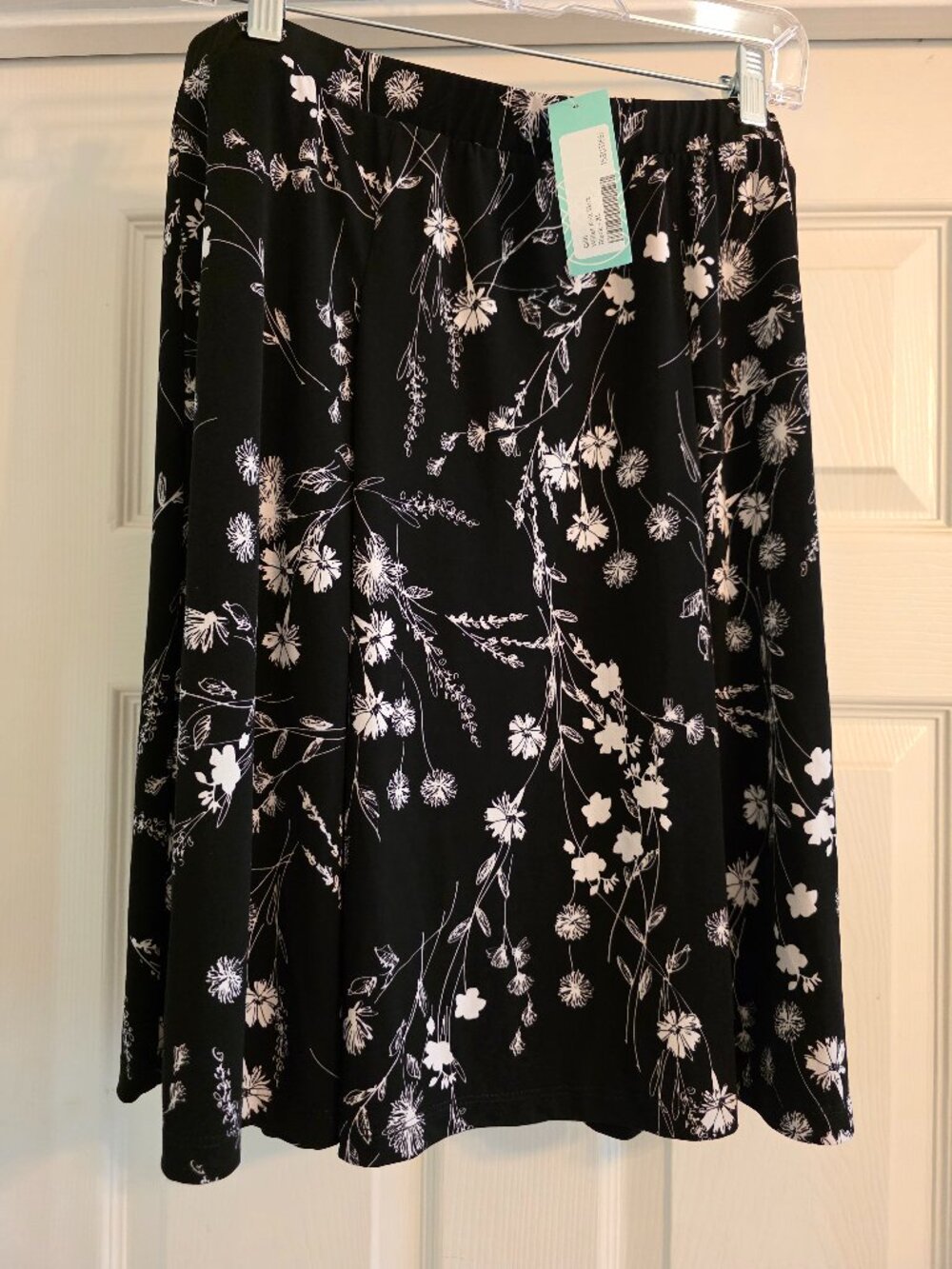 GILLI Willet Black Floral Flare Midi Skirt XL NWT Botanical Print Stretch